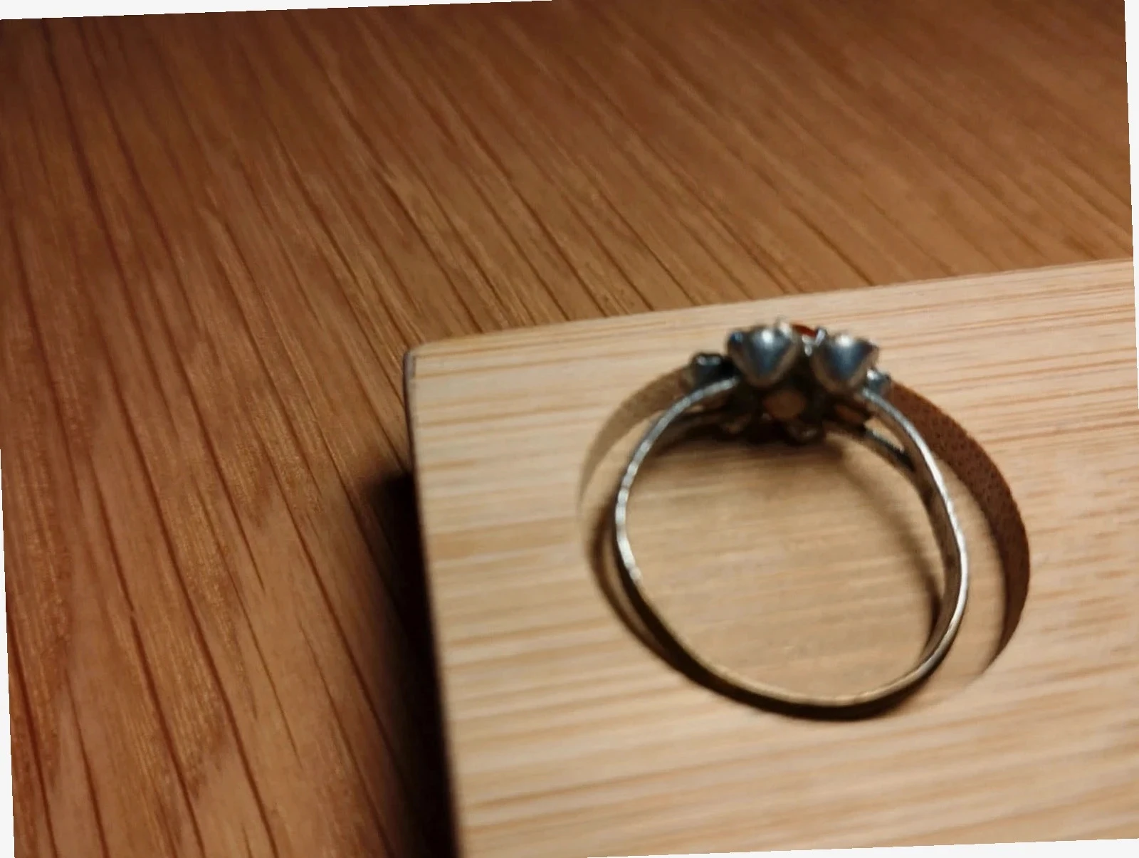 Vintage novelty ring. Flower pattern. Orange and silver – photo 3